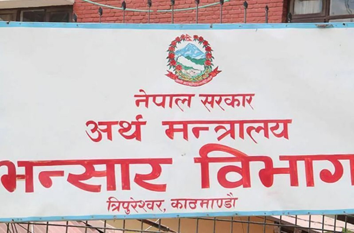 ११ महिनामा १४ खर्ब ५३ अर्ब आयात, १ खर्ब ३९ अर्ब निर्यात